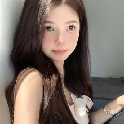 出墙红杏两家春